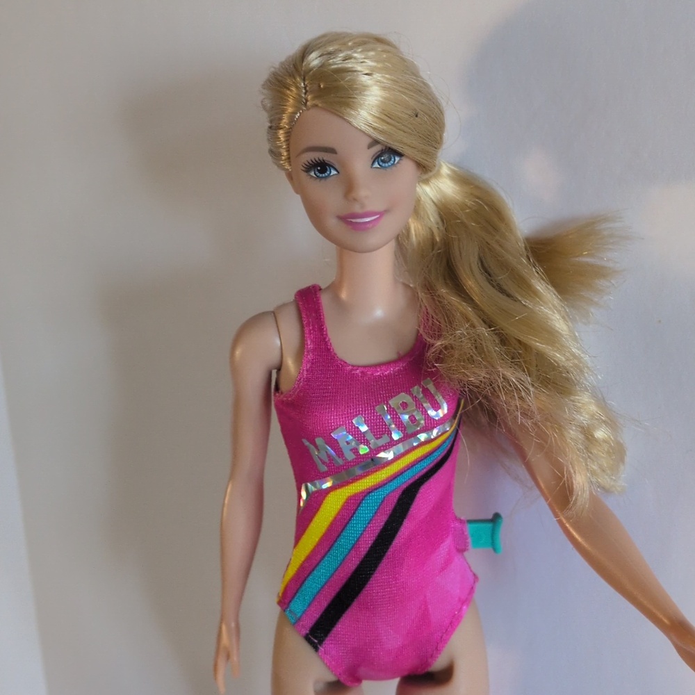 Malibu Barbie Swimming Action Doll And Barbie Organizing Cube - Picture 4 of 15